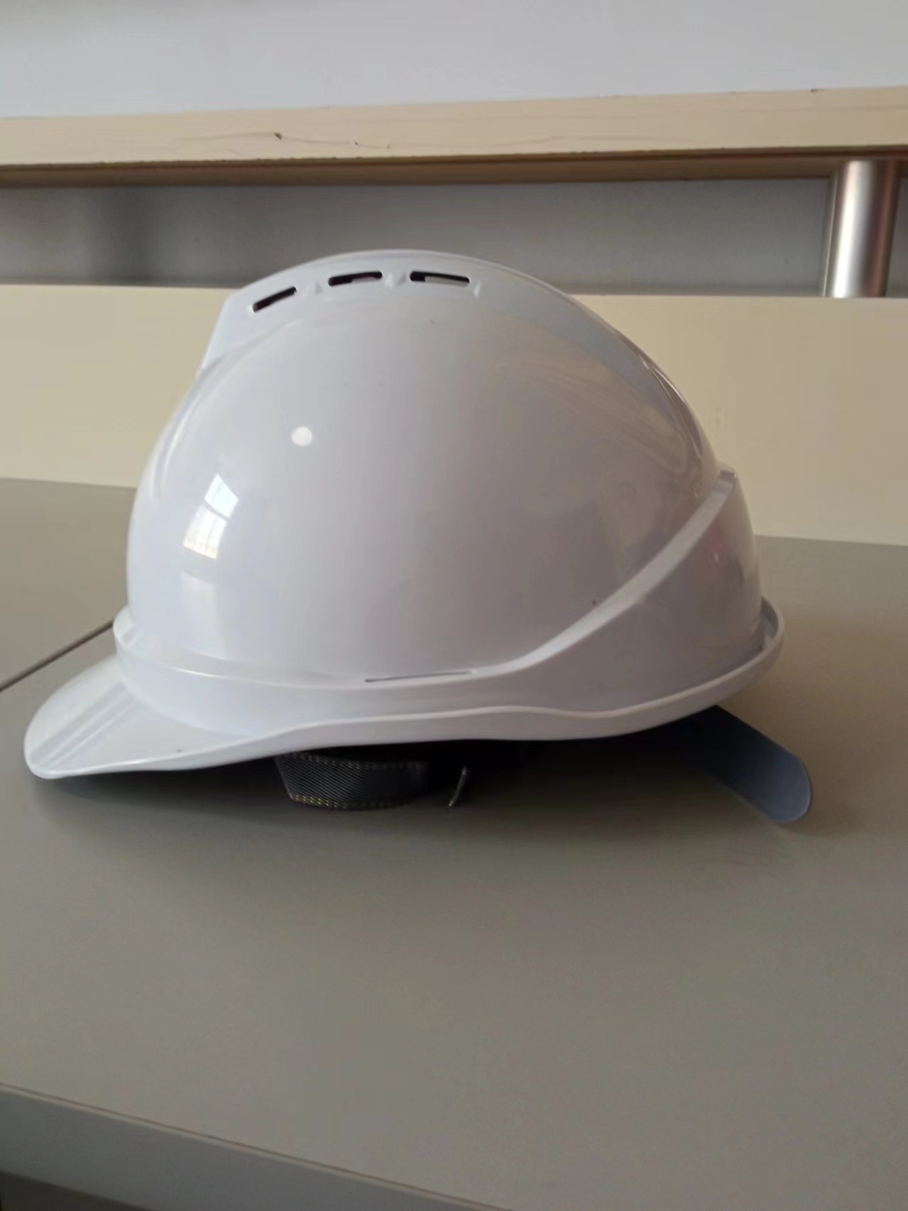 Safety helmet with ventilation holes on both sides