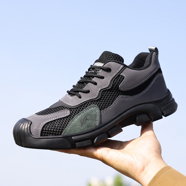 Insulated safety shoes